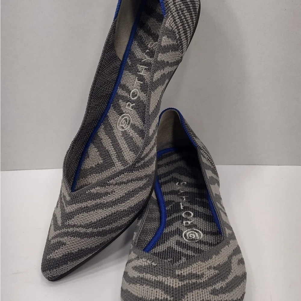 Rotys Stylish Gray and Blue Women's Shoes size 8w pre owned Exellent condition